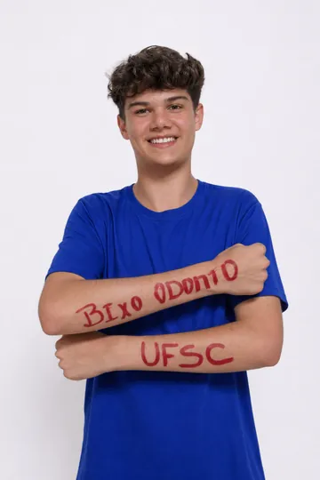 João Muraro — Aprovada em Odontologia UFSC