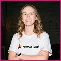 Prof. Ana, professor de Química do Aprova Total
