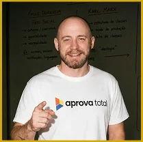Prof. Bruno, professor de Filosofia do Aprova Total