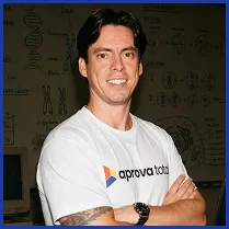 Prof. Gustavo, professor de Biologia do Aprova Total