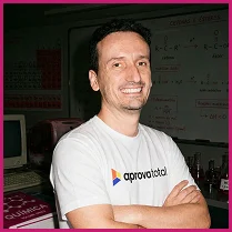 Prof. Marlon, professor de Química do Aprova Total