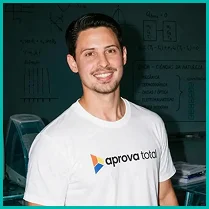 Prof. Matheus, professor de Física do Aprova Total