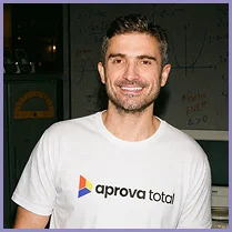 Prof. Piu, professor de Matemática do Aprova Total